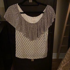 🌟NEW- Peasant/off the shoulder shirt